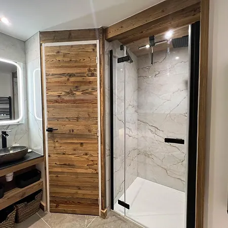 De Luxe Aux Gets - 4 Pour 9 Personnes Avec Jacuzzi Et Wi-fi Chalet